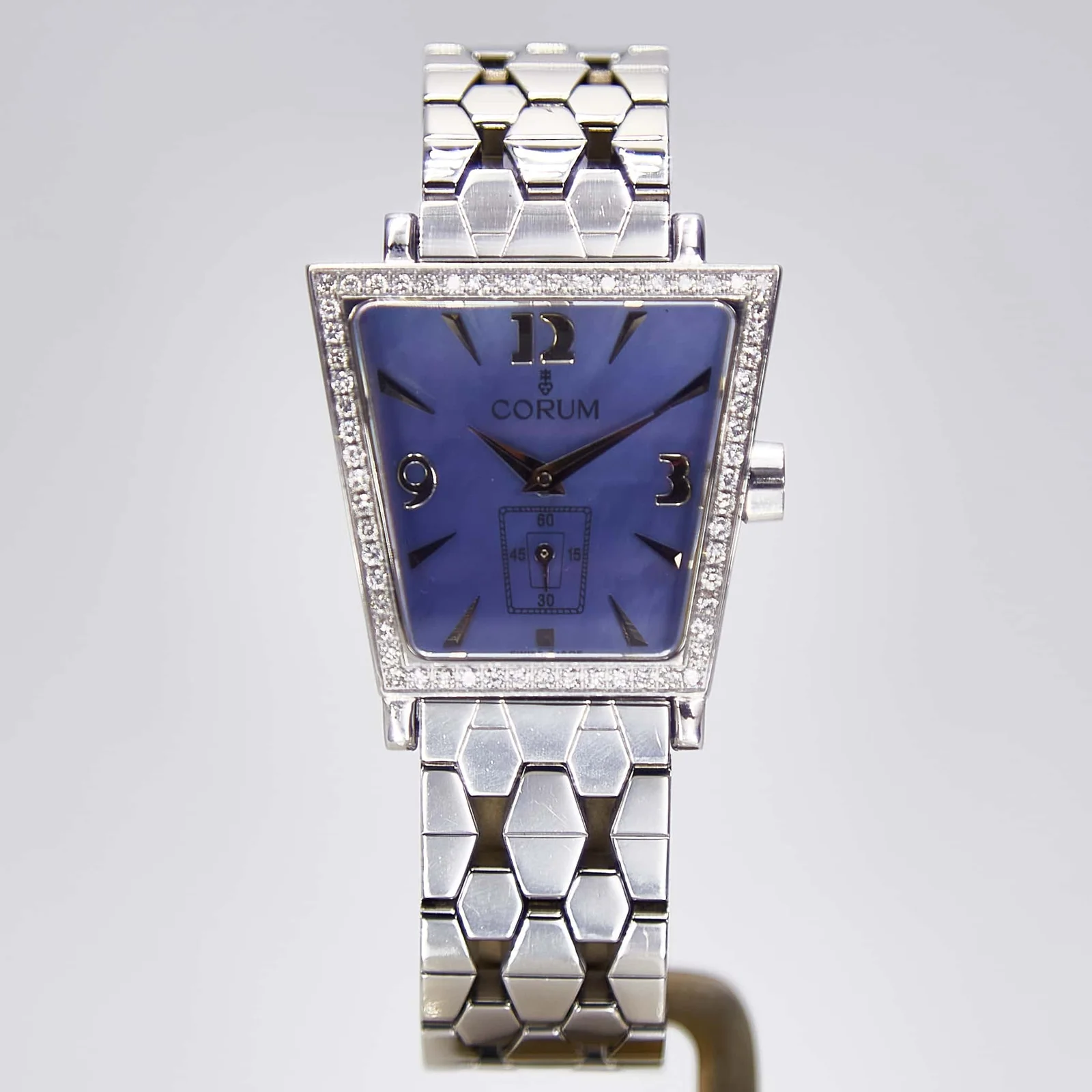 Corum Trapeze (105.404.47)